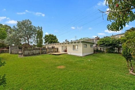 Photo of property in 2/21 Reynella Drive, Massey, Auckland, 0614
