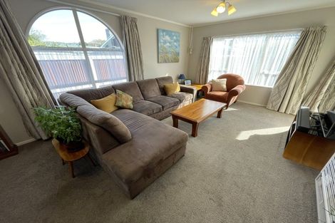 Photo of property in 2/26 Whites Line West, Woburn, Lower Hutt, 5010