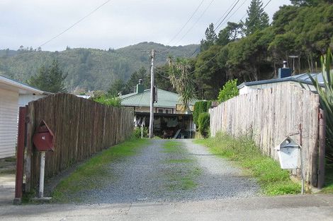 Photo of property in 5 Shackleton Grove, Stokes Valley, Lower Hutt, 5019