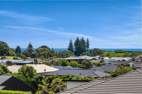 Photo of property in 2 Vardon Way, Waiwhakaiho, New Plymouth, 4312