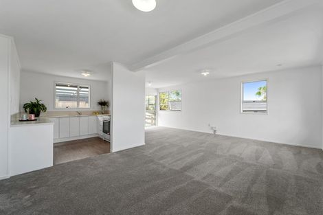 Photo of property in 38 Donovan Avenue, Massey, Auckland, 0614