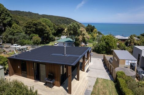 Photo of property in 14 Whaanga Road, Raglan, 3297