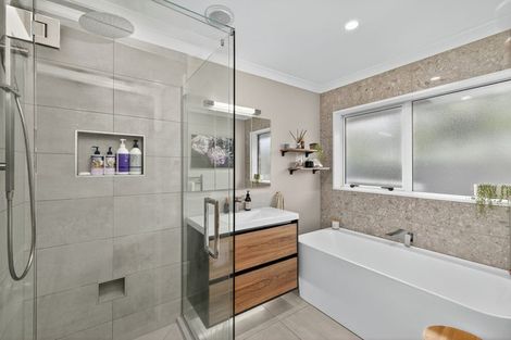 Photo of property in 8 Avon Gate, Russley, Christchurch, 8042