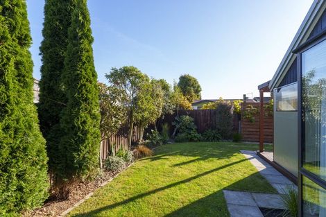 Photo of property in 2/49 Sarabande Avenue, Redwood, Christchurch, 8051