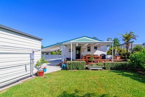 Photo of property in 10 Farnworth Avenue, Holdens Bay, Rotorua, 3010