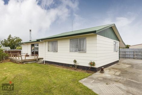 Photo of property in 26 Cumberland Place, Kelvin Grove, Palmerston North, 4414