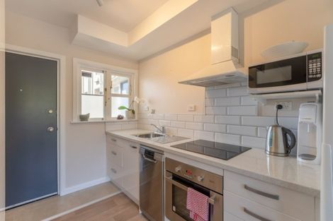 Photo of property in Winslow Apartments, 5/2 Ohiro Road, Aro Valley, Wellington, 6021