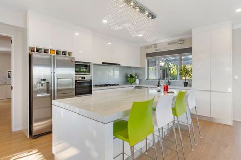 Photo of property in 13 Eastview Crescent, Stanmore Bay, Whangaparaoa, 0932
