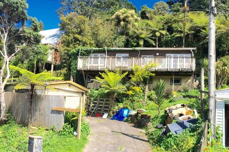 Photo of property in 19 Kauri Point Road, Laingholm, Auckland, 0604