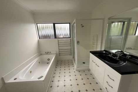 Photo of property in 19 Kilkelly Close, Tawa, Wellington, 5028