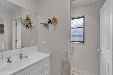 Photo of property in 14 Sandalwood Drive, Dinsdale, Hamilton, 3204