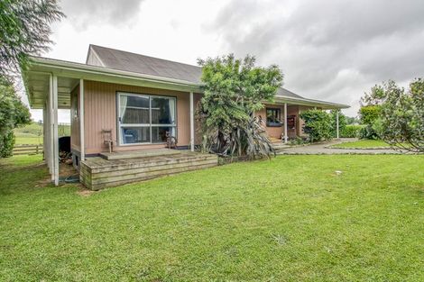 Photo of property in 631 Waitohu Valley Road, Manakau, Otaki, 5583