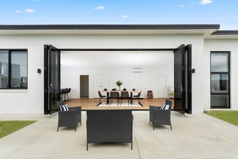 Photo of property in 19 Harding Drive, Papamoa Beach, Papamoa, 3118