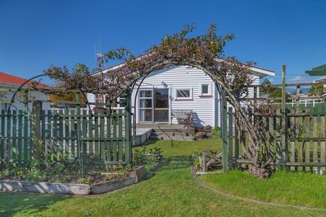 Photo of property in 19 Princes Street, Levin, 5510