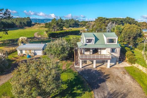 Photo of property in 593 Waikawa Beach Road, Waikawa Beach, Levin, 5573