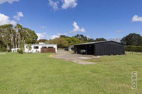 Photo of property in 88 Taupaki Road, Taupaki, 0782