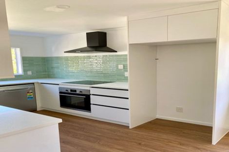 Photo of property in 21 Eskdale Road, Birkdale, Auckland, 0626