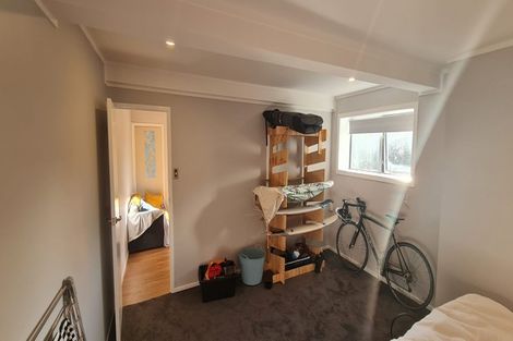 Photo of property in 1/4 James Scott Place, Te Atatu South, Auckland, 0602
