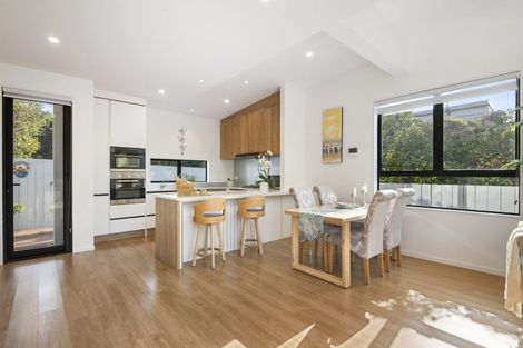 Photo of property in 61b Knights Road, Rothesay Bay, Auckland, 0630