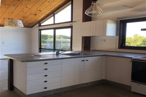 Photo of property in 2/124 Bucklands Beach Road, Bucklands Beach, Auckland, 2012