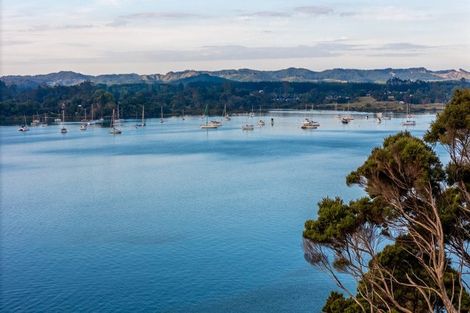 Photo of property in 100 Doves Bay Road, Kerikeri, 0294