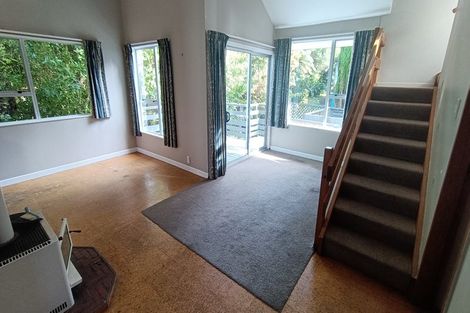 Photo of property in 13a Kingsbridge Place, Newlands, Wellington, 6037