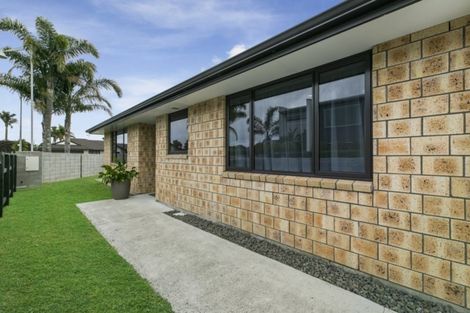 Photo of property in 1 The Palms, Rototuna, Hamilton, 3210