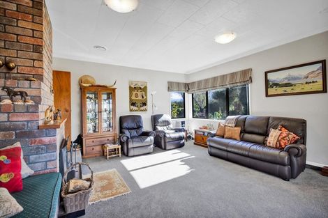 Photo of property in 44 Rawhitiroa Road, Eltham, 4322