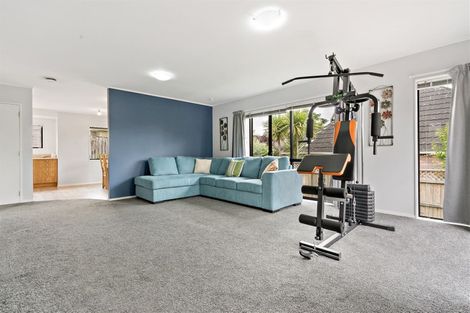 Photo of property in 8 Skybird Place, Glen Eden, Auckland, 0602