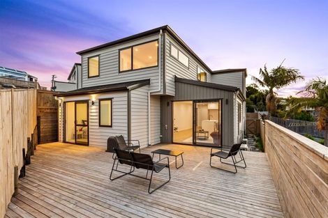 Photo of property in 152c Luckens Road, West Harbour, Auckland, 0618