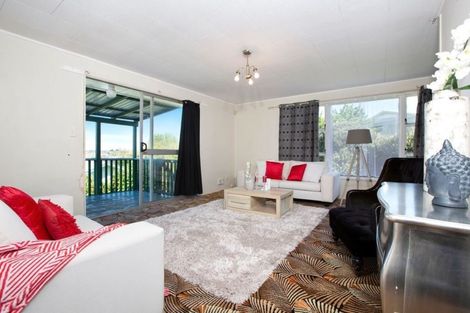 Photo of property in 17 Magdalen Place, West Harbour, Auckland, 0618