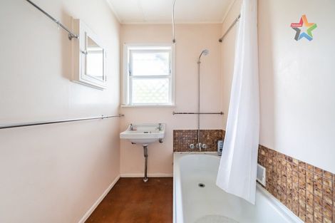 Photo of property in 64 Oakleigh Street, Maungaraki, Lower Hutt, 5010