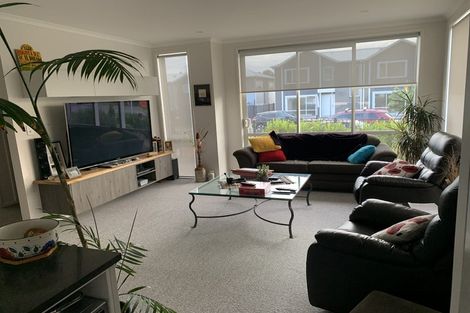 Photo of property in 73 Karepiro Drive, Stanmore Bay, Whangaparaoa, 0932