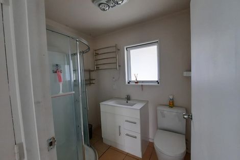 Photo of property in 2/102 Lynwood Road, New Lynn, Auckland, 0600