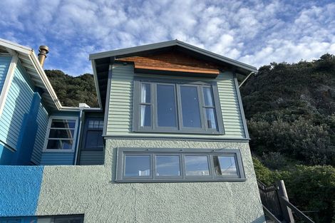 Photo of property in 398 Queens Drive, Lyall Bay, Wellington, 6022