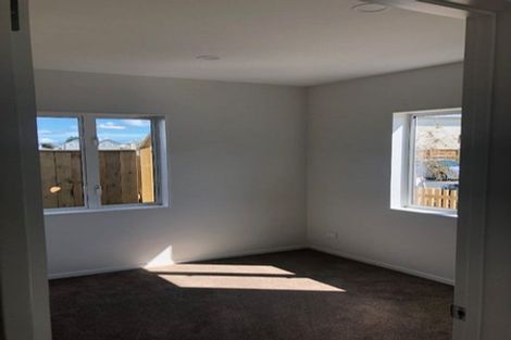 Photo of property in 2 Riroriro Close, Papakura, 2110