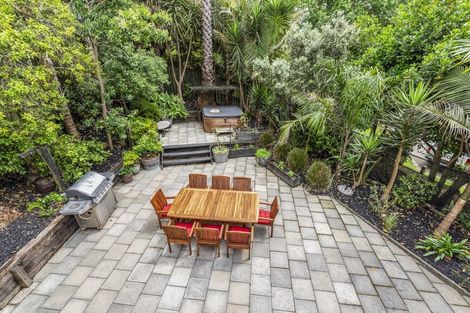 Photo of property in 2/946 Beach Road, Waiake, Auckland, 0630