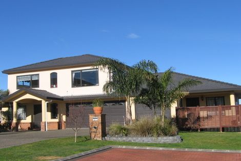 Photo of property in 5 Canonbie Place, East Tamaki Heights, Auckland, 2016