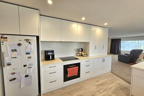 Photo of property in 4 Poplar Grove, Whalers Gate, New Plymouth, 4310