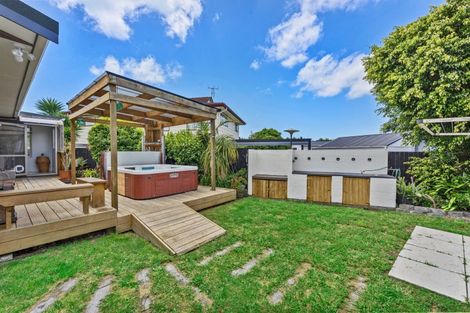 Photo of property in 12 Quo Vadis Place, Red Beach, 0932