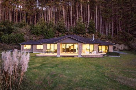 Photo of property in 150 Makara Road, Makara, Karori, 6972