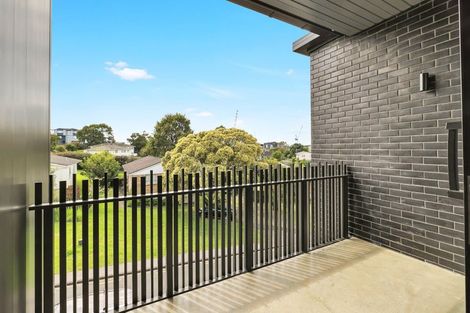 Photo of property in 25 Potter Avenue, Northcote, Auckland, 0627