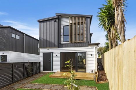 Photo of property in 8a Tahinga Street, Northcote, Auckland, 0627