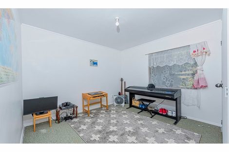 Photo of property in 1/96 Edmonton Road, Henderson, Auckland, 0612