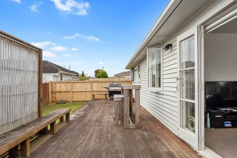 Photo of property in 22a Rewarewa Road, Te Atatu Peninsula, Auckland, 0610