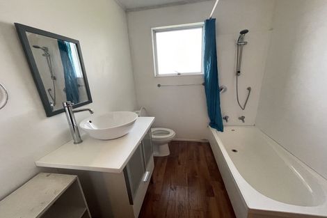 Photo of property in 28 Glenfinn Place, Massey, Auckland, 0614