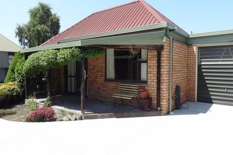 Photo of property in 4 Gatonby Place, Avonhead, Christchurch, 8042