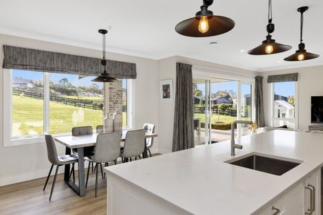 Photo of property in 7 Lochinvar Lane, Acacia Bay, Taupo, 3385
