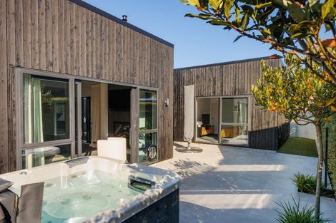 Photo of property in 56 Kanuka Drive, Hokowhitu, Palmerston North, 4410