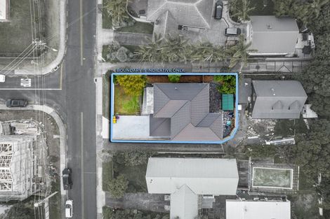 Photo of property in 31 Royal View Road, Te Atatu South, Auckland, 0610